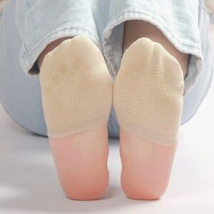 NWT Size 6-12 Peda Bella white toe covers